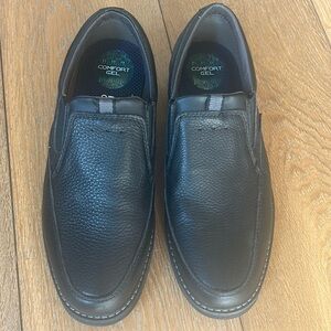 Mens black leather size 8 w slip ons